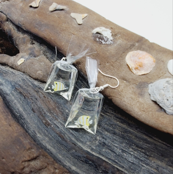 Nwt fish in bag! Yellow reef fish earrings silver hooks handmade - Picture 5 of 5